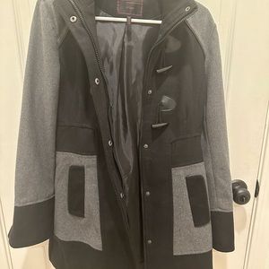Very nice coat. Condition is good as new